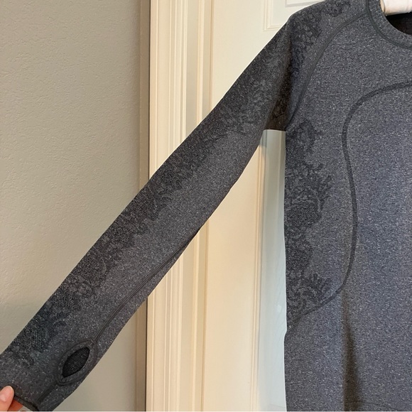 Lululemon Swiftly Tech Long Sleeved Crew in Heathered Black Lace - size 6 - Gray - Picture 5 of 11